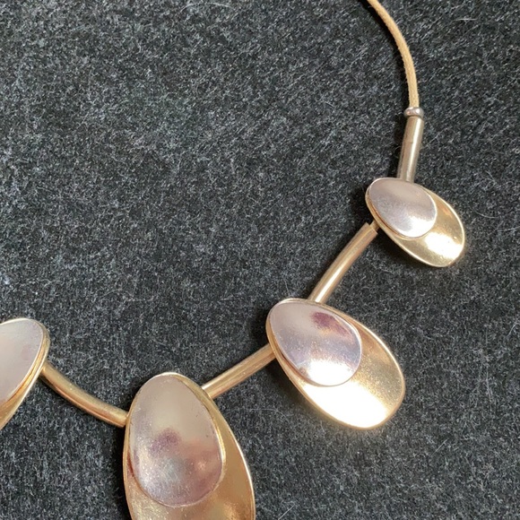 Set of gold and silver drop shape statement necklace and earrings - Picture 3 of 7